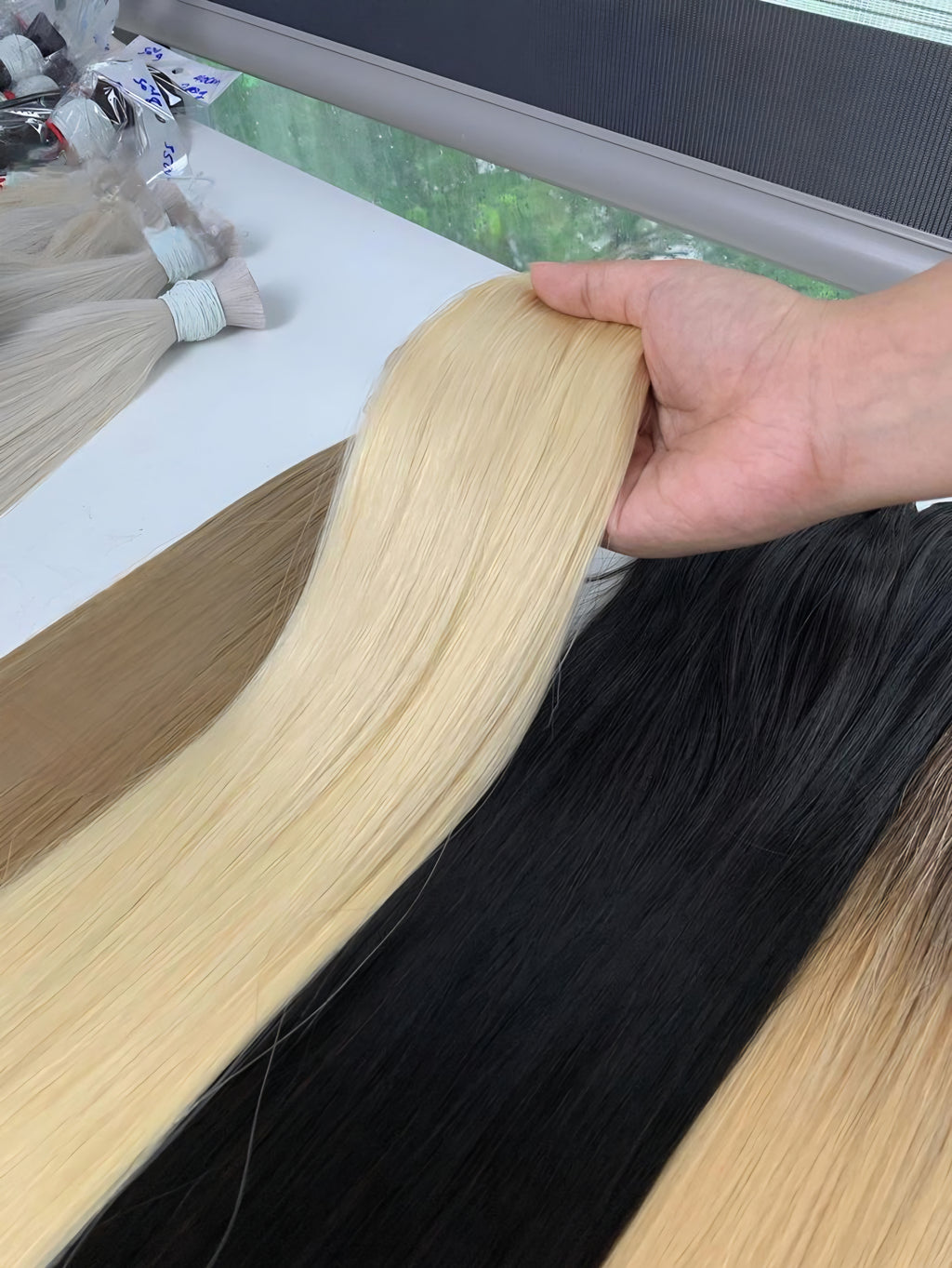 EXTENSIONES DE CABELLO RUBIO EXTRA CLARO